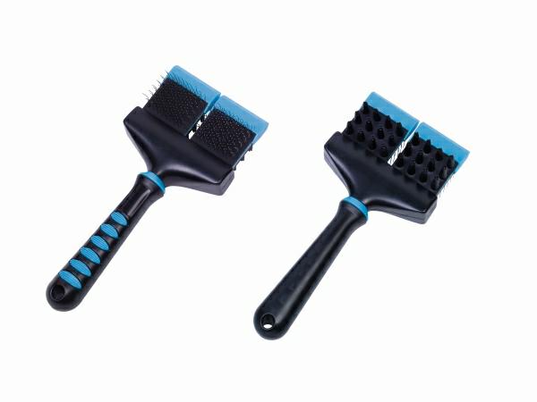 Podwójna elastyczna i bardzo delikatna szczotka Nobby do wyczesywania i masażu "Comfort Line" Undercoat & Shedding - Nobby zdjęcie 2