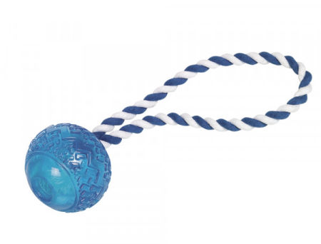 Zabawka z gumy termoplastycznej dla psa Nobby TPR Ball with rope 26cm- pływająca piłka z bawełnianymi, plecionymi sznurkami
