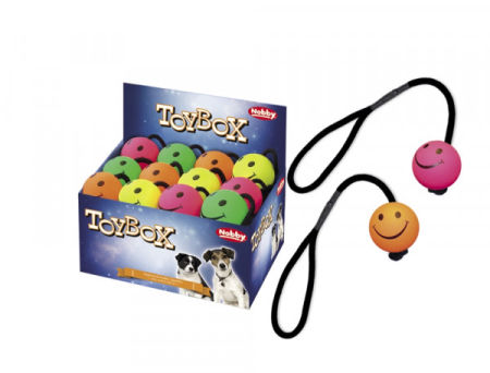 Zabawka dla psa Nobby Foam Rubber Ball Smiley with rope Ø 6,3cm- pływająca piłka z pianki gumowej, uśmiechem i liną